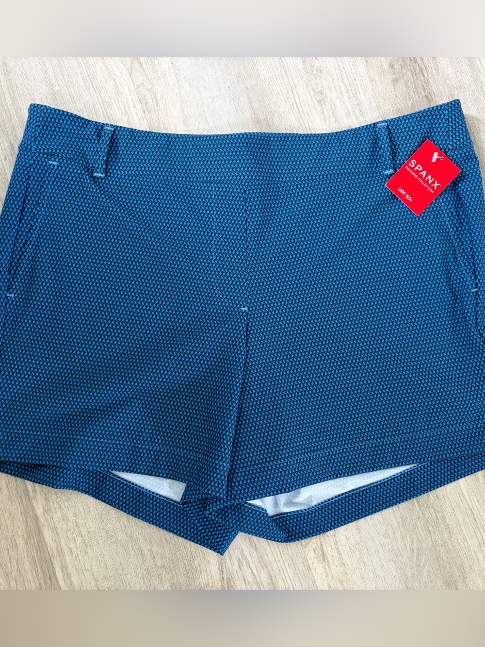 NWT SPANX Sunshine Shorts 4” woman’s Large Stretch Pull-On Shorts in geo blue